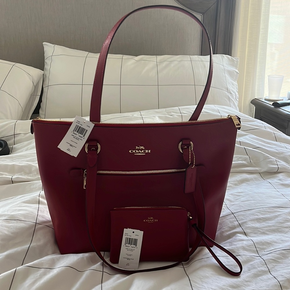 Pebbled leather coach tote bag with matching wristlet (new with tags)